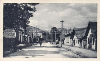 Rahó street with shops and automobiles