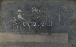 Pöstyén horse cart, soldier with woman and dog, photo (fa)