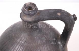 Feketeagyag népi vizeskorsó (oldalán sérült) / 
Black ceramic folkloristic jug (with fault on side),...