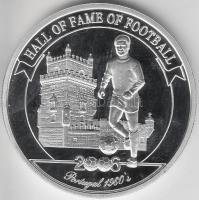 Uganda 2006. 2000Sh Ag "A labdarúgás halhatatlanjainak csarnoka - Portugália 1960-as évek"...