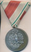 Ausztria 1918. "Tirol emlékérem 1914-1918" hadifém kitüntetés (35mm) szalaggal T:2- Austria 1918. "Tirol Commememorative Medal 1914-1918" war metal decoration (35mm) with ribbon C:VF