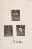 1970 Franz Jonas osztrák köztársasági elnök autogramja a részére küldött magyar nagykövetségi meghívó hátoldalán, ráragasztva egy őt ábrázoló bélyegsorozat