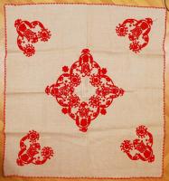 3 db hímzett terítő + 1 db hímzett díszpárnahuzat