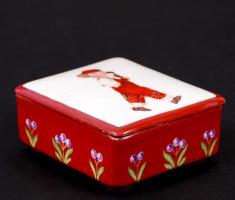 Porcelán tétel: fogpiszkáló tartó, mini tányér, ékszeres doboz, kettő jelzett, m:4-7 cm