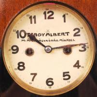 cca 1900 Felhúzható falióra díszes, faragott fa tokban, mázas kerámia ló díszítőelemmel, porcelán há...