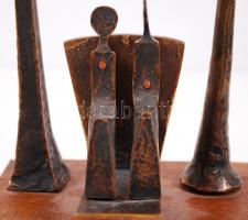 Samu Géza (1947-1990): Múlt, jelen, jövő. Bronz, jelzés nélkül, fa talapzaton, m:29 cm
