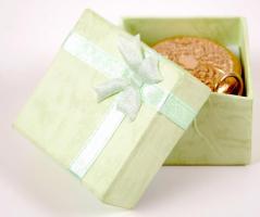 Cca 1910 arany (Au) 18 K zsebóra, jelzett, másodperc mutatós, működő képes, gazdagon díszített tokka...