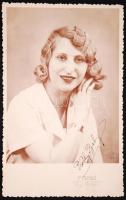 cca 1935 Pesthy Babi Babcika színésznő által aláírt fotója