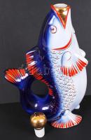 Kézzel festett, aranyozott, jelzett, hal formájú, komplett likőrös készlet 6db pohárral és egy kiönt...