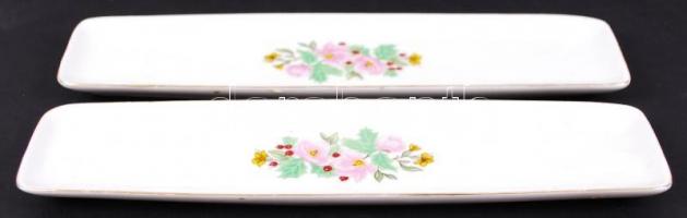 Egy pár Hollóházi porcelán tálka matricás díszítéssel / 
A pair of porelain plates, 22,5x5,5cm