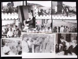 cca 1950 21db-os fotósorozat Nagy Imre szőlőtermelőknél tett látogatásáról, klf méretben