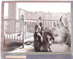 1950-1960 Dunaújváros fotóalbuma, különböző méretű városképekkel