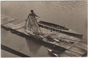 1936 Jermy László: Stégen. Az új tárgyiasság nevében készült, vintage fotó, 11x17cm