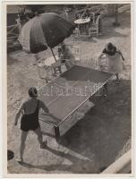 1936 Csík Ferenc (1894-1984): Játék. Vintage fotó, hátoldalán szerzői pecséttel, 24x18cm