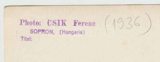 1936 Csík Ferenc (1894-1984): Játék. Vintage fotó, hátoldalán szerzői pecséttel, 24x18cm