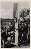 Komárom entry of the Hungarian troops, toppling of Trianon hoar stone, Vissza So. Stpl