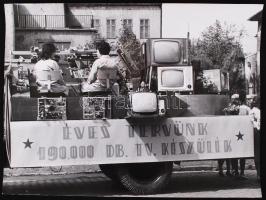 cca 1960 Ismeretlen alkotó: A TV-gyártás népszerűsítése, 30x40cm