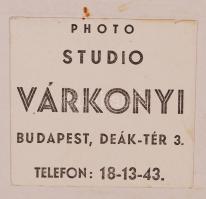 cca 1930 Várkonyi Műterem: Táncosnő. Színezett nagyítás kartonra kasírozva, a kartonon jobbra lent a...