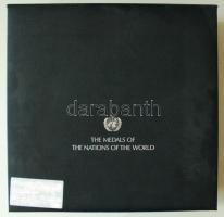 Nagyméretű fa doboz érmés és bankjegyes borítékok tárolására "The Medals of The Nations of the ...