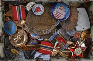 Fadoboznyi vegyes külföldi és magyar kitüntetés, jelvény és emlékérem főleg a szocializmus időszakáb...