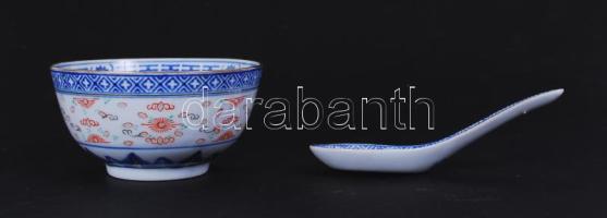 Aranyozott, részben kézzel festett, jelzett kínai porcelán tálka és kanál /  Chinese porcelain bowl and spoon, d: 11cm, 13,5cm
