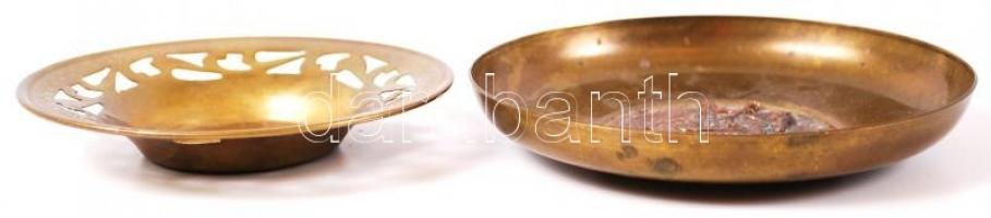 "Budapest Szent István" feliratú, domborműves, vörös- és sárgaréz, és egy áttört díszítésű...