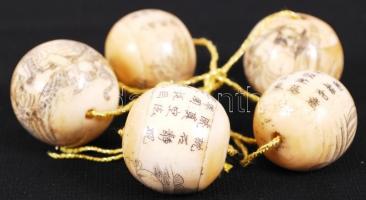 6db ázsiai mintát ábrázoló átfúrt csontgolyó, rajtuk vésett miniatúrák