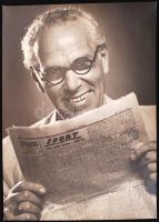 1942 Gisser Gyula: Sportot olvasó férfi, 40x30cm