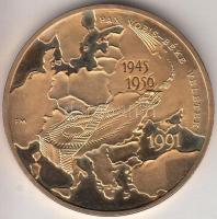 Fritz Mihály (1947-) 1991. "Szovjet csapatok kivonása / KONYEC" aranyozott emlékérem (42,5mm) T:PP