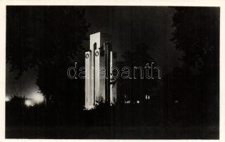 Mohács Hősi emlékmű éjjel