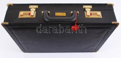 Solingen jelzésű, 12 személyes hiányos evőeszköz készlet, eredeti táskájában, 44×32 cm