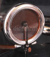 1931-1934 His Master's Voice 101 típusú hordozható gramofon 1db ép és több sérült lemezzel, kül...