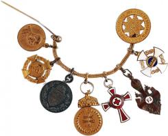 ~1930. Frakklánc a következő kitüntetések miniatűrjeivel: "1898. Jubileumi Emlékérem" + "1908. Katonai Jubileumi Kereszt" + "1929. Magyar Háborús Emlékérem" + "1922. Magyar Koronás Bronzérem" + "1915. Vörös Kereszt II. Osztályú Díszjelvénye" + "Ferenc József-rend lovagkeresztje" + "Olasz Korona Rend Lovagkeresztje" T:2 Hungary ~1930. Chain with the folowing miniature decorations: "1898. Commemorative Jubilee Medal" + "1908. Diamond Jubilee Cross" + "1929. Commemorative Medal for World War I" + "1922. Signum Laudis Merit Medal" + "1915. Red-Cross Merit Order 2nd Class" + "~1916. Imperial Order of Franz Joseph, knight" + "~1900. Order of the Crown of Italy, knight"