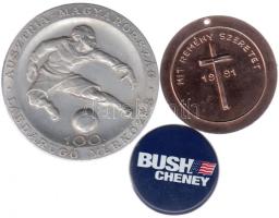 1955. "Ausztria-Magyarország Labdarúgó Mérkőzés" Al emlékérem (61mm) T:2 + 2db klf érem és kitűző t:2