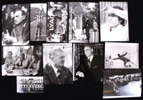 Kb 30 db labdarúgással és sporttal kapcsolatos klf méretű régi fotó és egy negatív