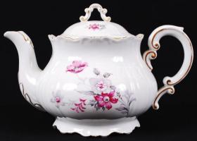 cca 1925-1950 Virágmintás, aranyozott szegélyű, pajzspecsétes Zsolnay készlet 8 darabja: levesestál,...