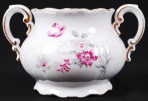 cca 1925-1950 Virágmintás, aranyozott szegélyű, pajzspecsétes Zsolnay készlet 8 darabja: levesestál,...