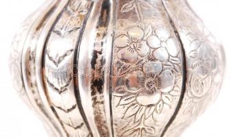cca 1890 800-as tisztaságjelzésű, növényi motívumokkal díszített, cizellált ezüst (Ag) vázácska / 
S...