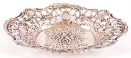 835-ös tisztaságjelzésű, áttört ezüst (Ag) kosárka növényi motívumokkal / 
Silver basket with floral...