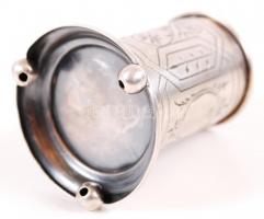 1872-1922 Ezüst (Ag) tégely, 800/1000 tisztaságú, bécsi "dianás" jelzéssel, cizellált dísz...