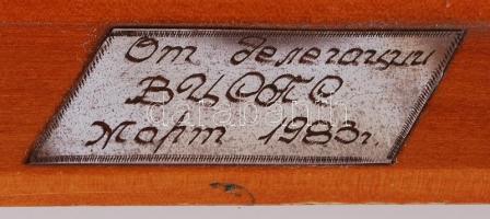 Vörös tér, fa intarzia, keretben 48×27 cm