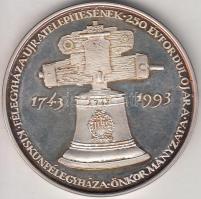 Lapis András (1942-) / Szabó Géza (1939-) 1993. "Kiskunfélegyháza újratelepítésének 250. évfordulójára / Közművelődési Egyesület" Ag emlékérem (36.3g/0.925) T:PP