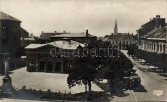 Pápa, Széchenyi tér a színházzal (Rb)