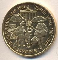 Bognár György (1944-) 1989. "Vasfüggöny / Berlini fal" aranyozott emlékérem (43mm) T:PP