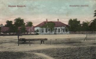 Kocsér Községháza, piactér