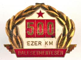 ~1980. "750 ezer kilométer balesetmentesen" felcsavarozható kitüntető jelvény + "500 ezer kilométer balesetmentesen" felcsavarozható kitüntető jelvény T:2