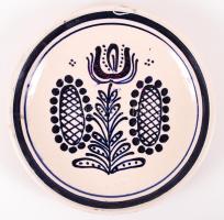 Kézzel festett, mázas, népi kerámia falitál (sérült) /  Hand painted folkloristic plate (with fault), d: 21,5cm