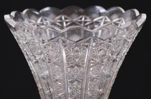 Ólomkristály váza fém talapzaton (száján apró lepattanás) / 
Crystal vase on metal stand (minor faul...