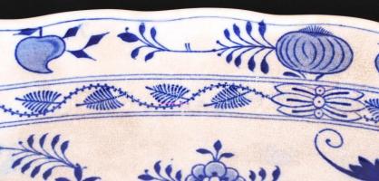 cca 1880 Máz alatt festett, kobaltkék "hagymamintás", jelzett Meissen DWMSC porcelán halas...