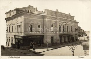 Székesfehérvár színház, Berveiler János üzlete (EB)